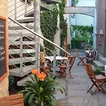 Otel Und Dreibeiniger Hund 3*
