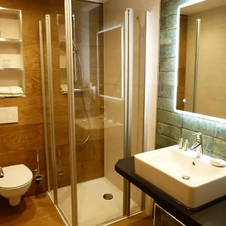 Hotel Und Dreibeiniger Hund Görlitz