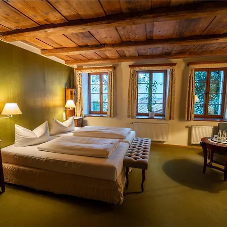 Hotel Und Dreibeiniger Hund Görlitz