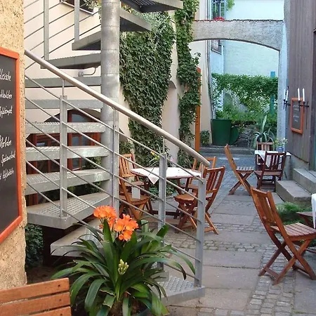 Hotel Und Dreibeiniger Hund 3*