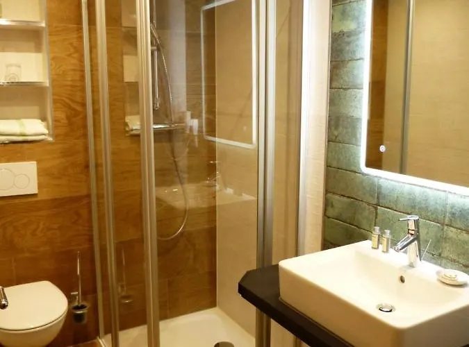 Hotel Und Dreibeiniger Hund Görlitz